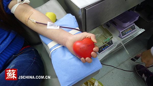 街头献血人数献血量三倍于往常 江苏省血液中