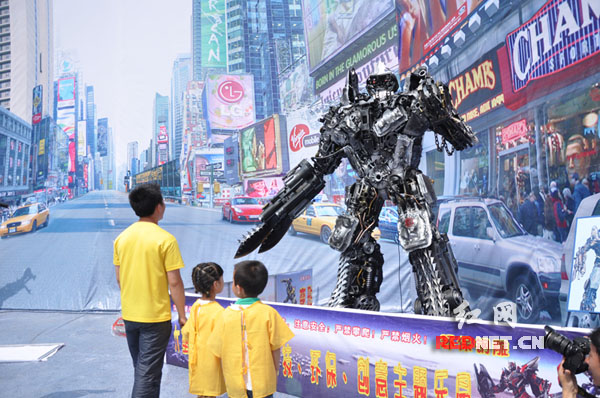 巨型变形金刚首次亮相长沙 三大玩法嗨翻六一