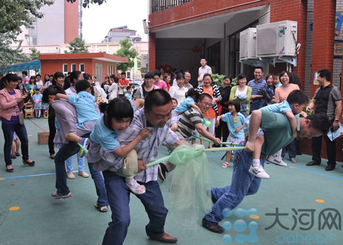 庆六一亲子游园活动 家长孩子齐欢乐(图)