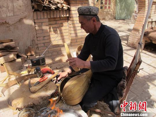 新疆乐器第一村:致富当地民众 传承民族文化