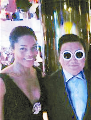 假鸟叔现身戛纳骗吃喝