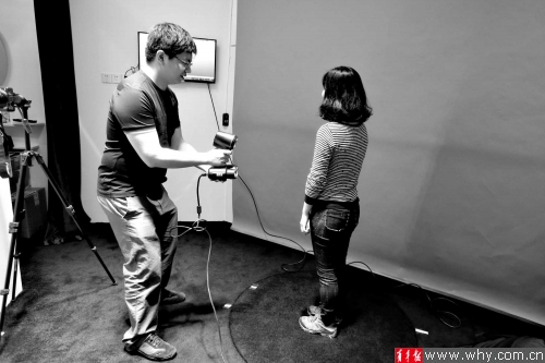 探营沪上首家3D照相馆 拍照像体检被扫描仪扫