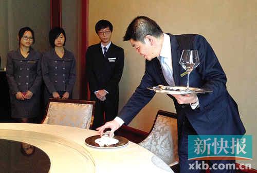 经过学校筛选,再根据丽思卡尔顿酒店"电话面试"的英语交流部分,只有15图片