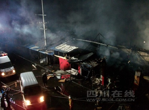 二仙桥北路凌晨突发大火 一对老年夫妇丧生