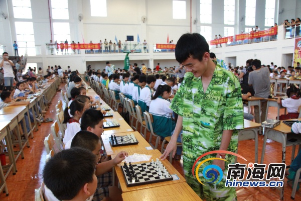 儋州:10位国际象棋大师与800小棋手车轮大战