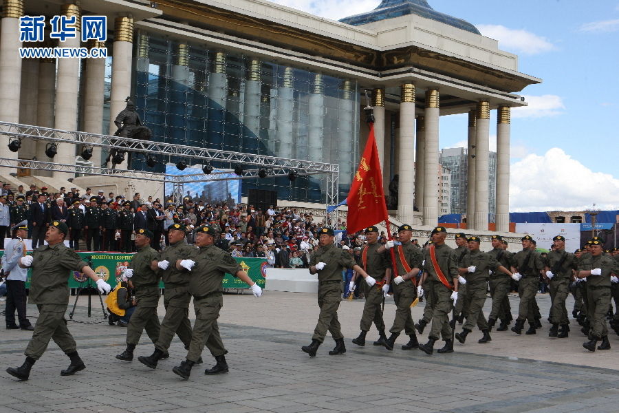 蒙古国首都军人展示风采