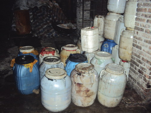 达州一炼油厂用病死猪肉炼油 500米外臭味刺鼻