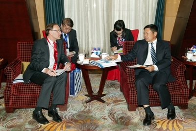 民航局副局长李健会见国际航协高级副总裁