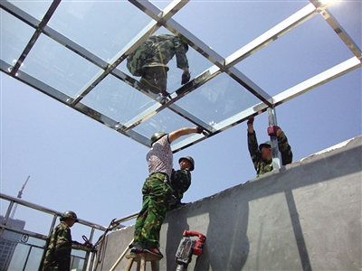 跃层还想再跃 这真是违建样板房