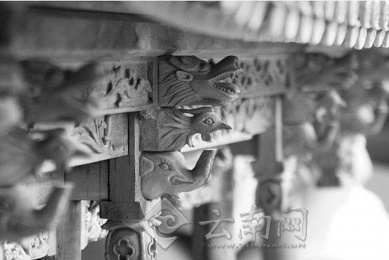 玉溪一木匠用10年雕出玉溪高古楼