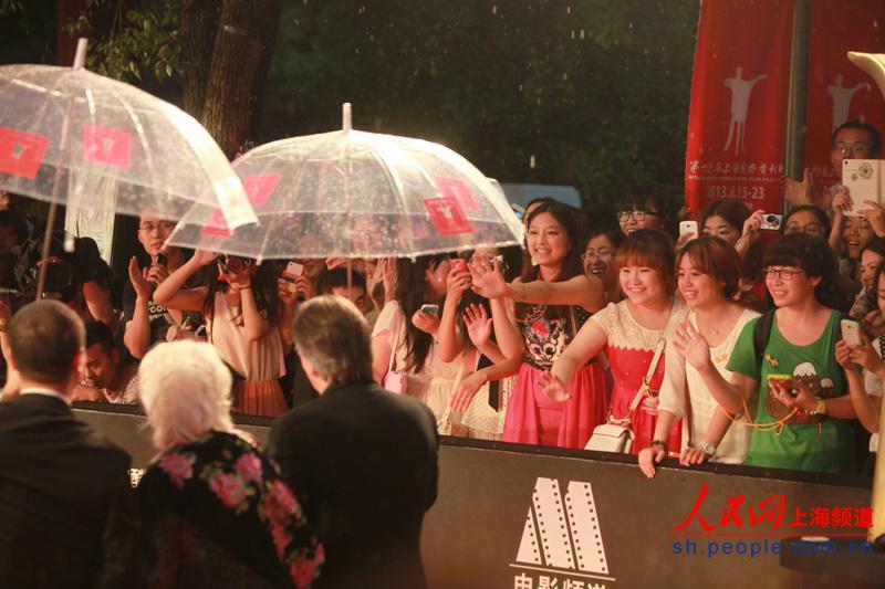 第16届上海国际电影节闭幕 大雨浇不灭影迷的