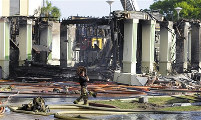 休斯敦旅馆失火4名消防员丧生