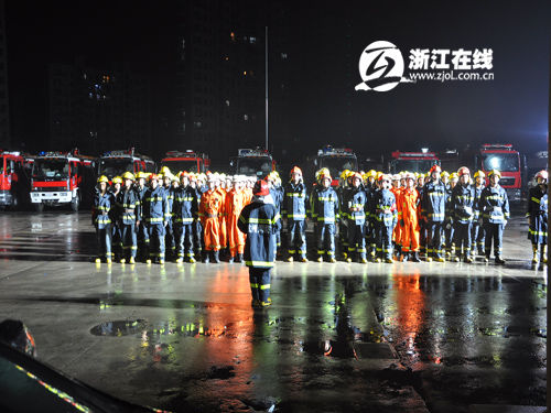 杭州8个消防中队集结演练 应对梅雨季节防汛挑
