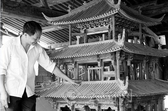 玉溪一木匠用10年雕出玉溪高古楼