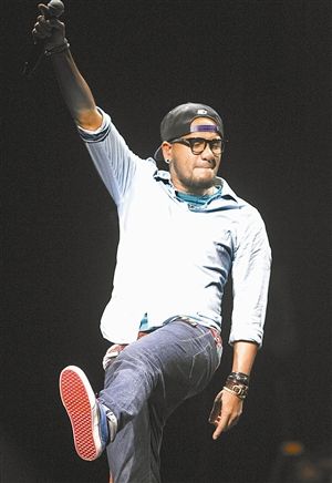 听着《破吉他》逃离钢筋水泥吧!