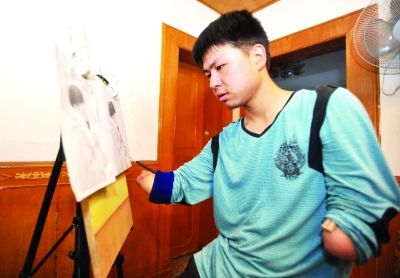 断臂男孩大学梦在何方?