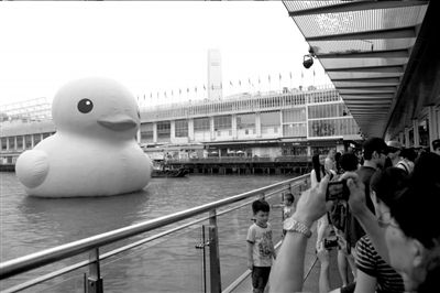 10米高小版大黄鸭9月游进京