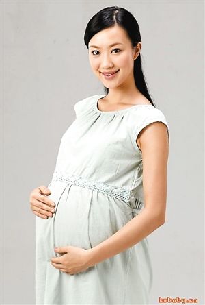 孕妇摸肚子 不会致脐带绕颈_资讯频道_凤凰网