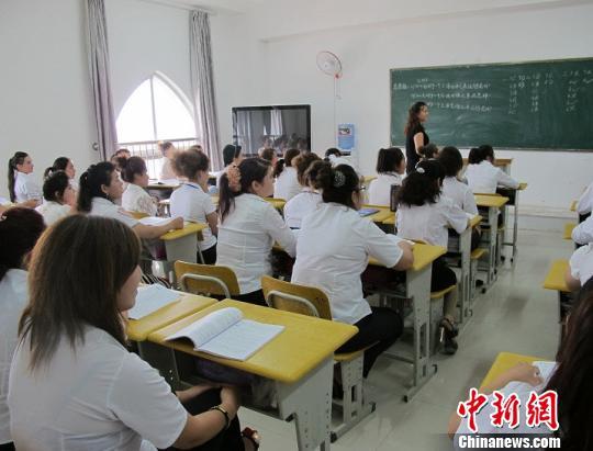 教师双语培训为新疆学生打开更广阔世界的窗口