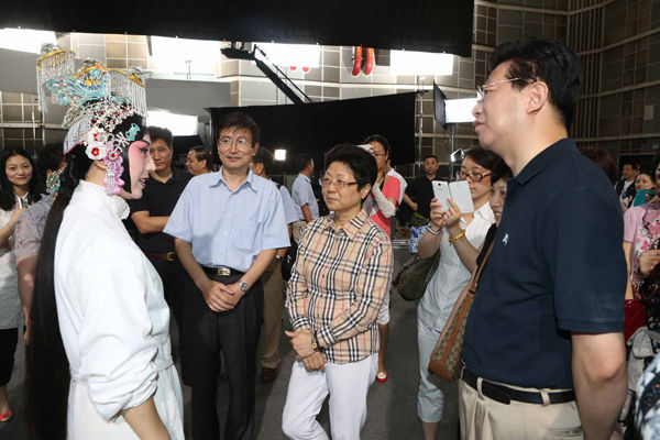 市政协举行跨界别活动 方惠萍参加