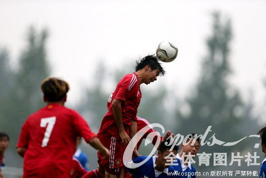 国际青年足球邀请赛 中国国青6 0胜香港流浪者
