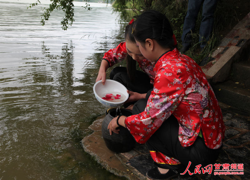 甘肃陇南乞巧节:中国的女子狂欢节