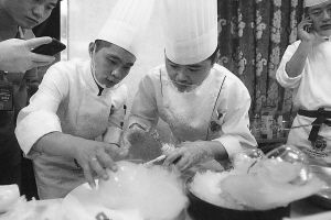 百名厨师秀冷盘技艺