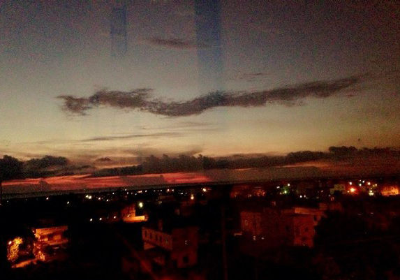 台湾网友拍到飞龙在天 龙形云彩引人惊叹(图