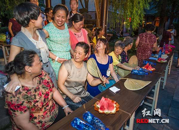 长沙定王台街道:居民喜爱纳凉议事会(组图)