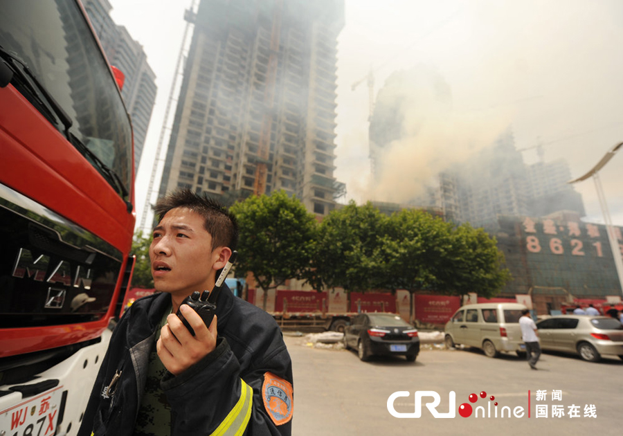 南京龙江郑和国际广场工地连发火灾(高清组图