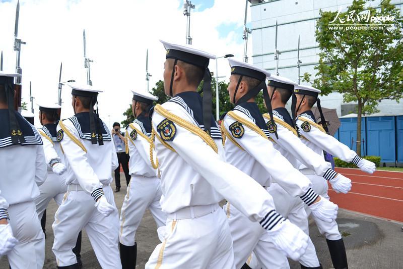 海陆空三军列队行进