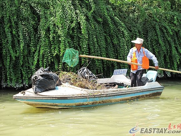 [高温一线]河道保洁员:守护上海安宁的另一片
