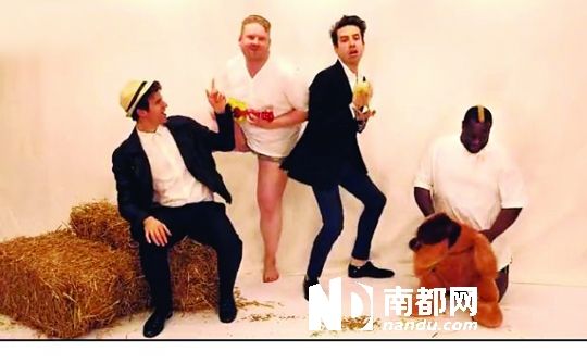 调戏<em>妹子</em>小曲爆红 老<em>骚</em>宾时来运转_资讯频道