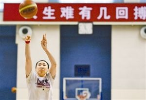 苗立杰老公_苗立杰 收入