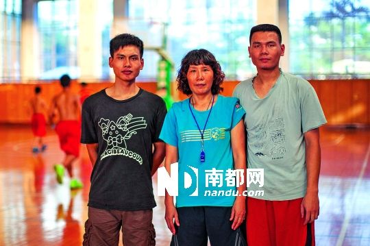 一个月前接触篮球 赢得无声的比赛