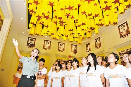 感知历史 感恩祖国 梦想课堂 走进13集团军