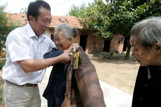 黄久生候选第四届全国道德模范 被700位老人唤