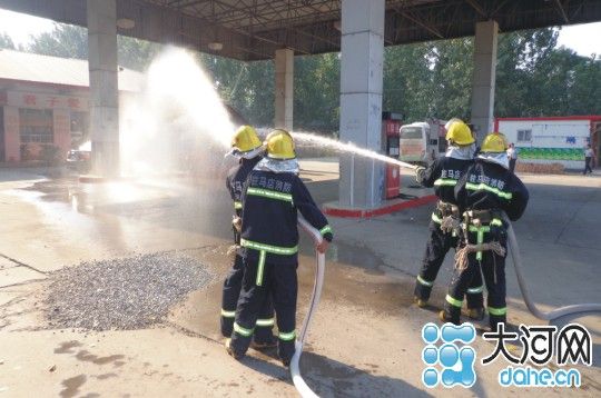 吸毒男子 加油站 内 自焚  上蔡消防官兵果断出击