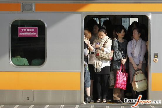 日本痴汉大军缘何猖獗不断?_资讯频道_凤凰网
