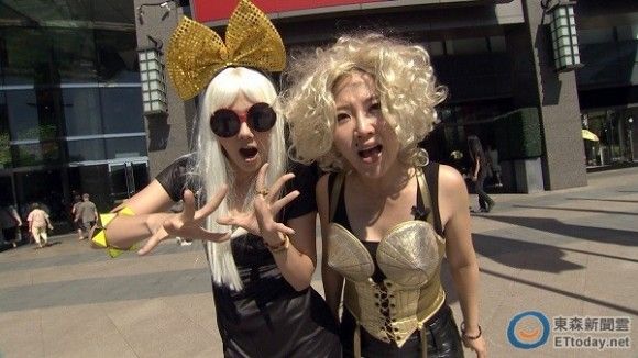 谢忻变装麦当娜招牌圆锥内衣解放往外翻