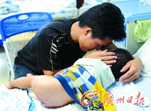 广东1岁半男孩被邻居砍断阴茎 医生5个半小时