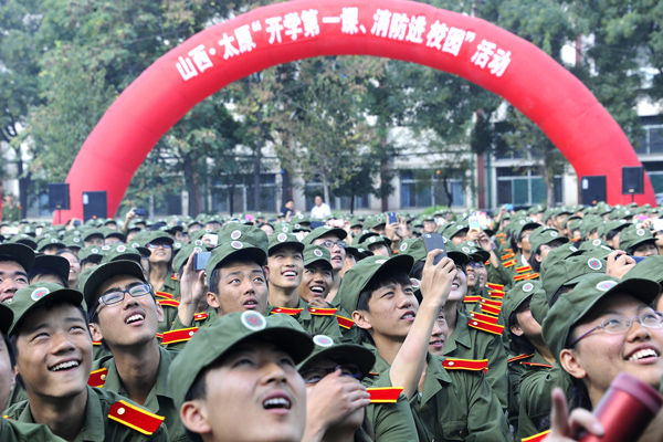 山西组织开展开学第一课 消防进校园活动 摄