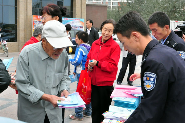 法律援助进社区 公平正义促和谐