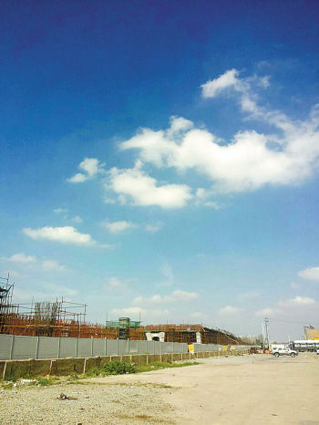 今年中秋月犹抱琵琶半遮面