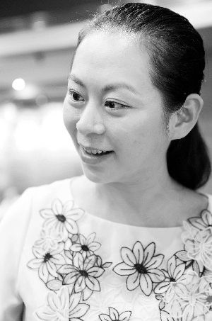 前亚姐冠军李华:娱乐圈的风光都是表面的