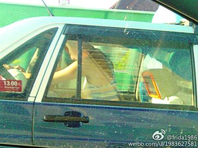 上海车震门司机:外籍男女仅搂抱亲嘴没其他举