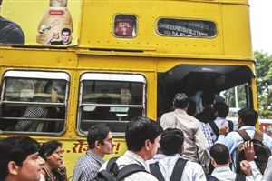 2019印度经济危机_...多来自于南亚的印度和巴基斯坦.-看不见的迪拜 实拍经济危机中停...