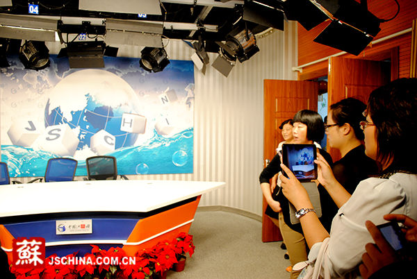 江苏教育网络新闻采编研修班学员参观中江网(