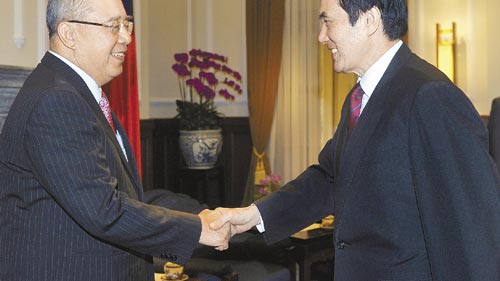 马英九22日接见国民党荣誉主席吴伯雄等一行人。 图片来源：台湾“中央社”