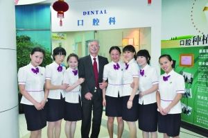 　　德國法蘭克福大學牙學院Dr.Lauer校長參觀上海仁愛醫院口腔科